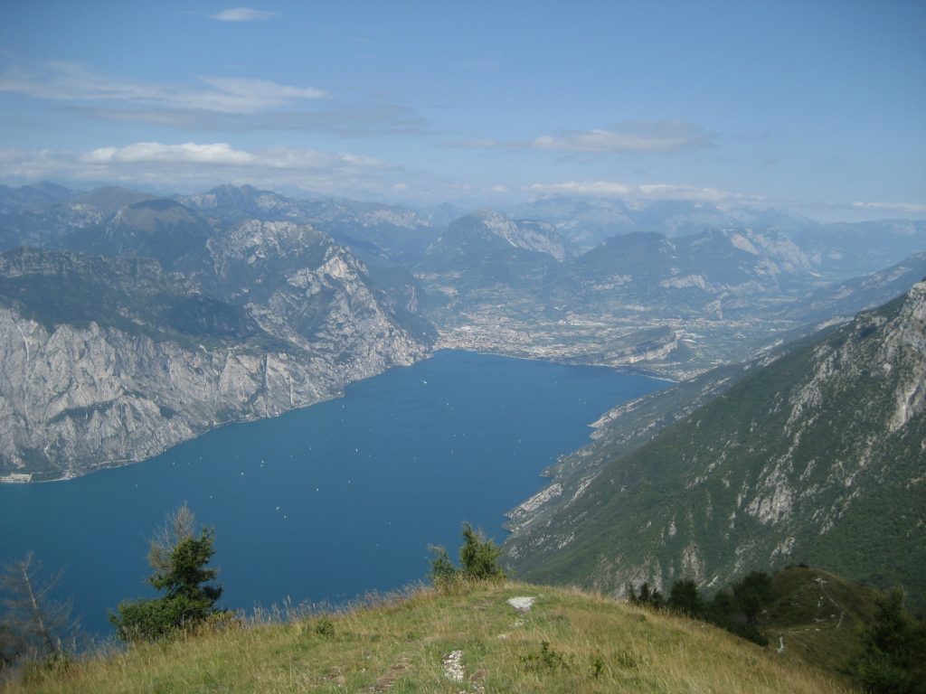 Gardameer vanuit bergen