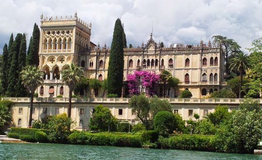 Maak een uitstapje naar Isola del Garda