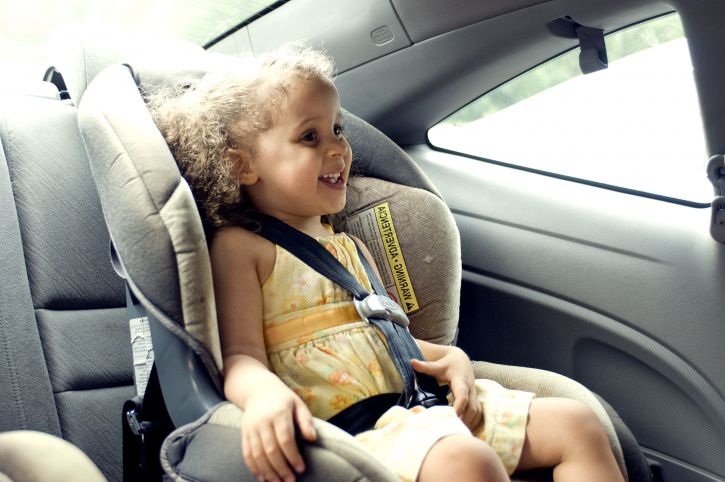 Met kinderen in de auto naar het Gardameer